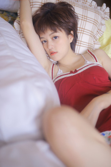 25岁女高中生